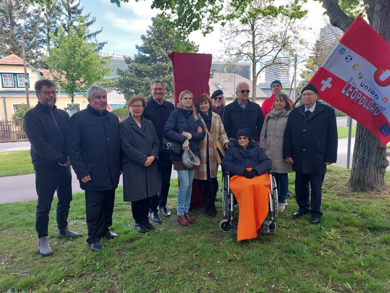 Floridsdorf: Feierliche Enthüllung im Fritz-Jöchlinger-Park