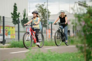 Mädchen aund Frau im ÖAMTC Mobilitäspark