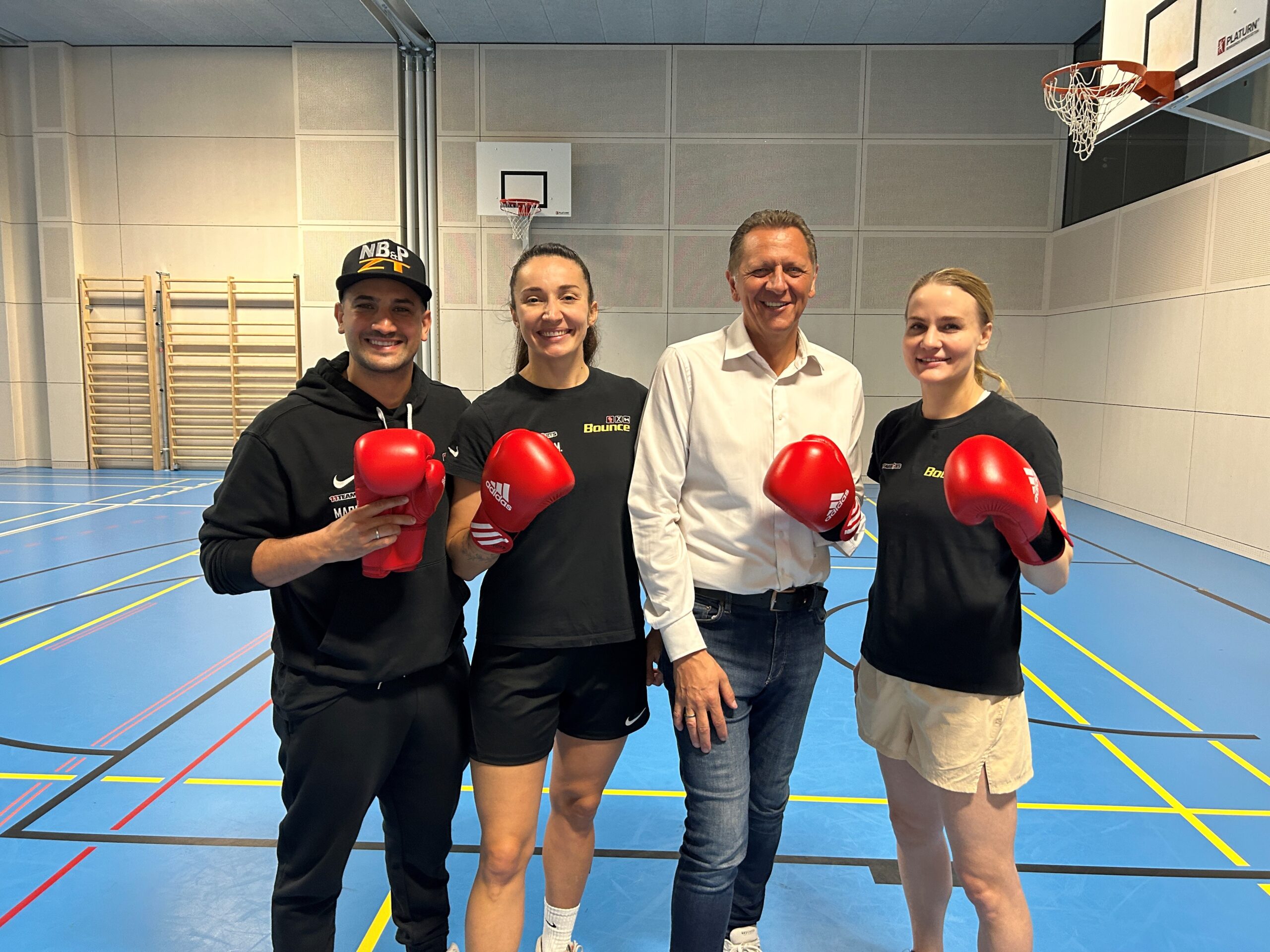 „Boxen x Schule“: Boxtraining mit Marcos Nader in der MS Enkplatz