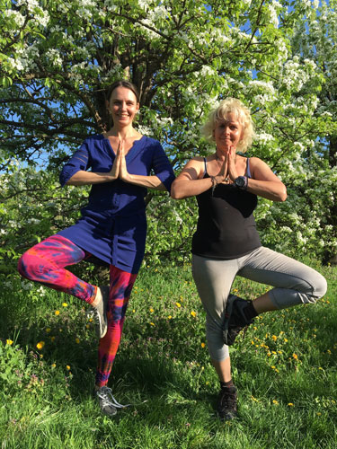 Simmering: Yoga im Obstgarten