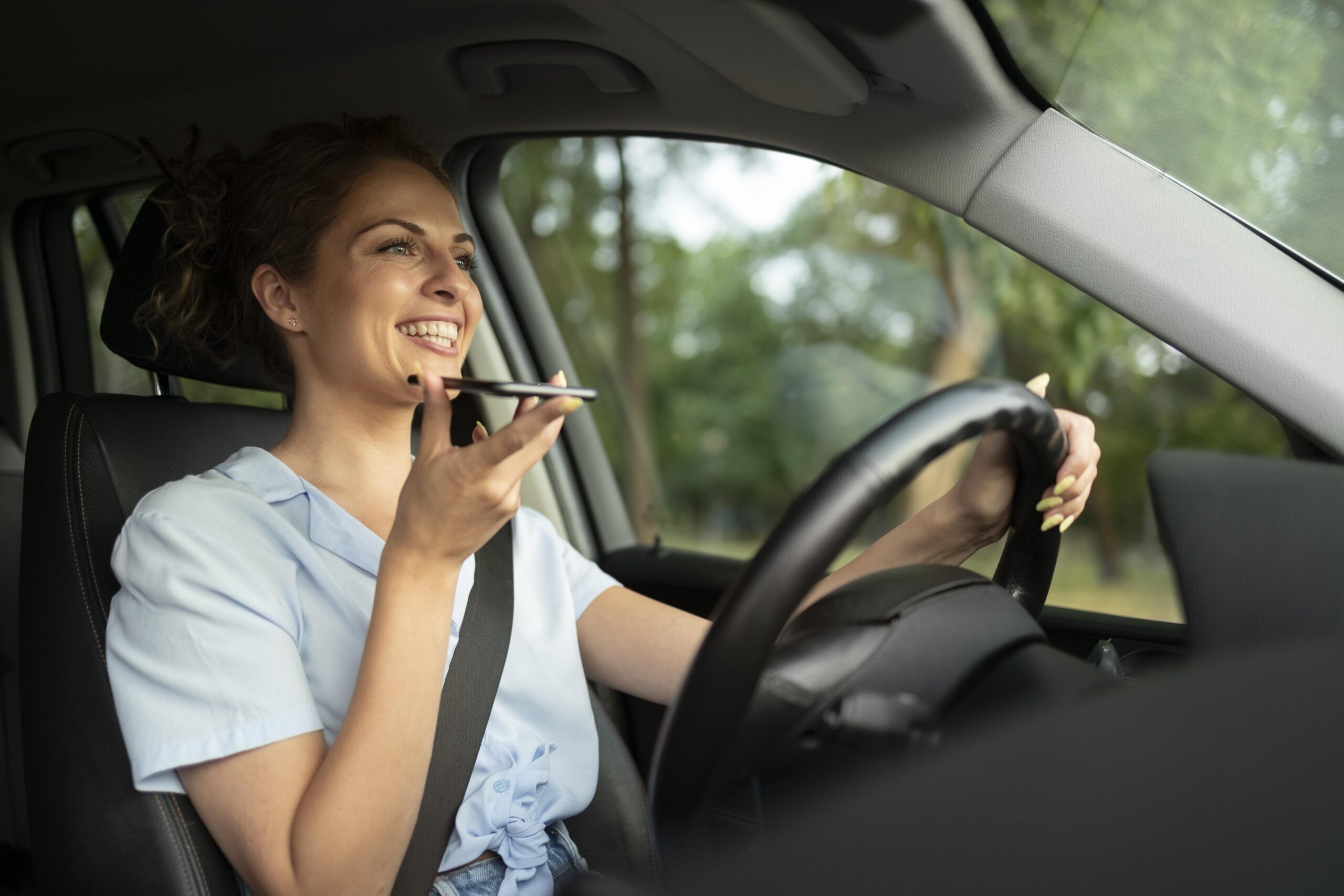 Finger weg vom Handy beim Autofahren!