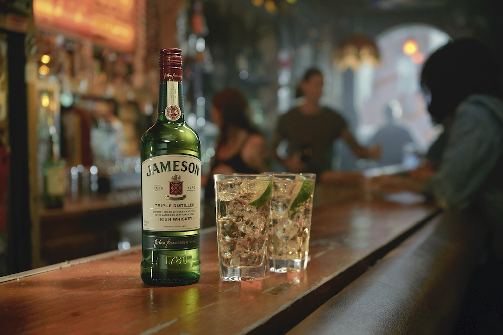 Jameson Connects verspricht nicht nur Musik-Highlights, sondern auch köstliche Drinks: wie den Klassiker Jameson Ginger & Lime. © Jameson Pernod Ricard Austria