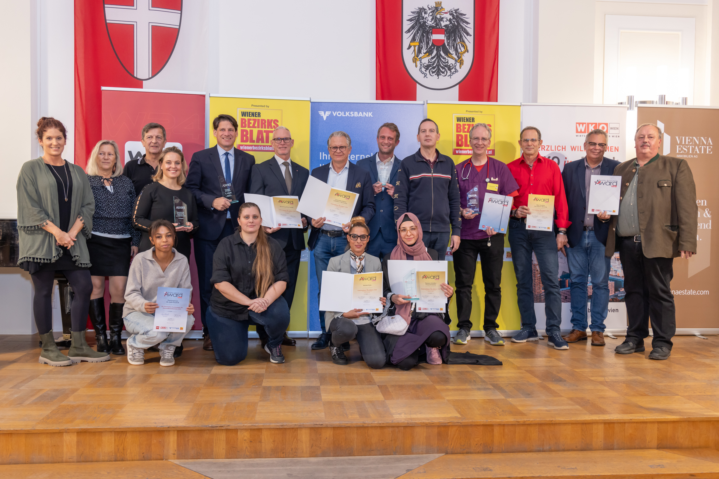 Strahlende Gewinner bei Bezirks Business und Medical Awards Simmering