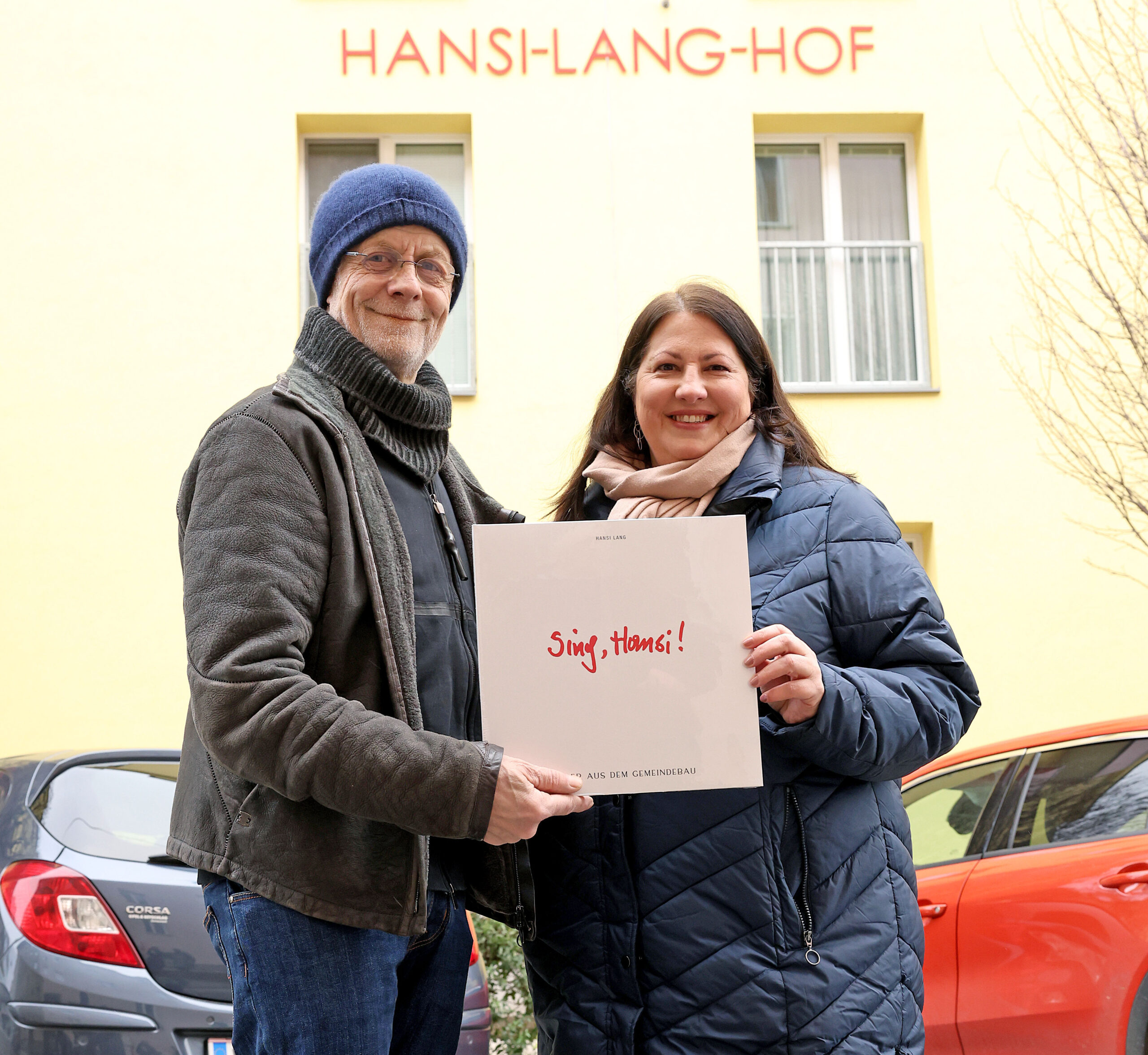 Hansi Lang lebt weiter: „Sing Hansi – Lieder aus dem Gemeindebau“