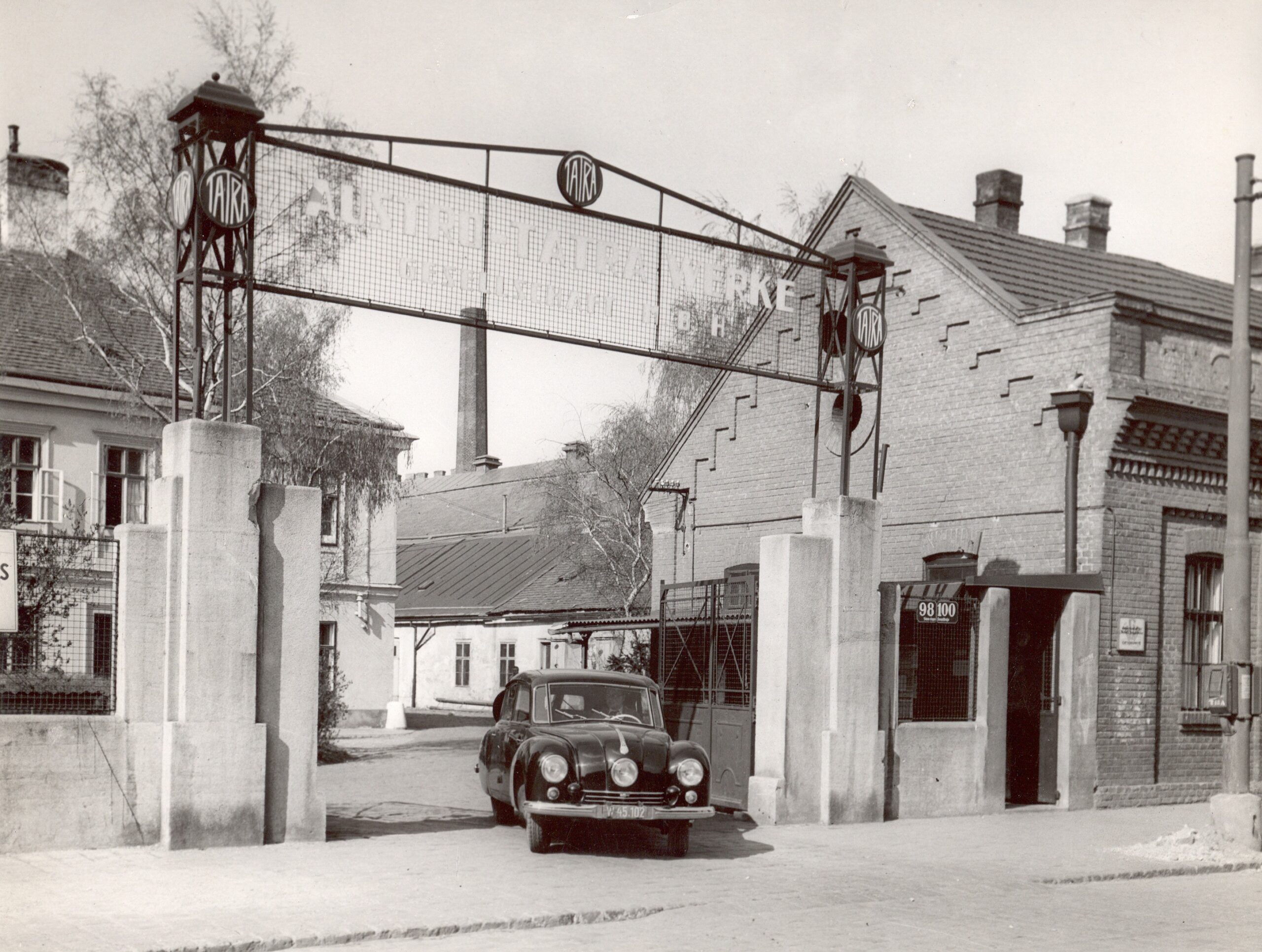 Von Autos, Kerzen und Kalk: Simmerings industrielle Schätze