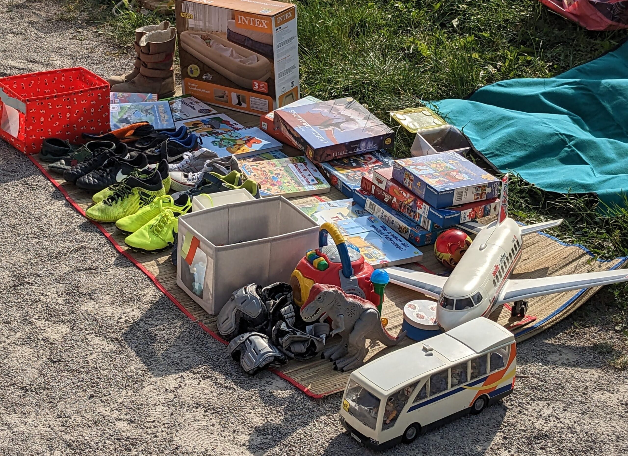 Schnäppchenjagd: Nachbarschaftsflohmarkt im Leon-Zelman-Park
