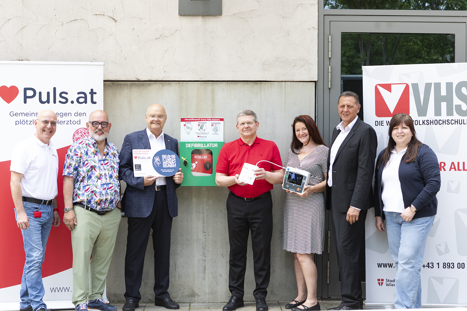 Defibrillatoren für mehr Herz-Sicherheit in VHS Simmering