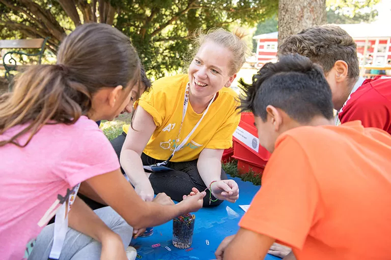 Kinderuni on Tour: Wissenschaft tourt durch Parks und Höfe