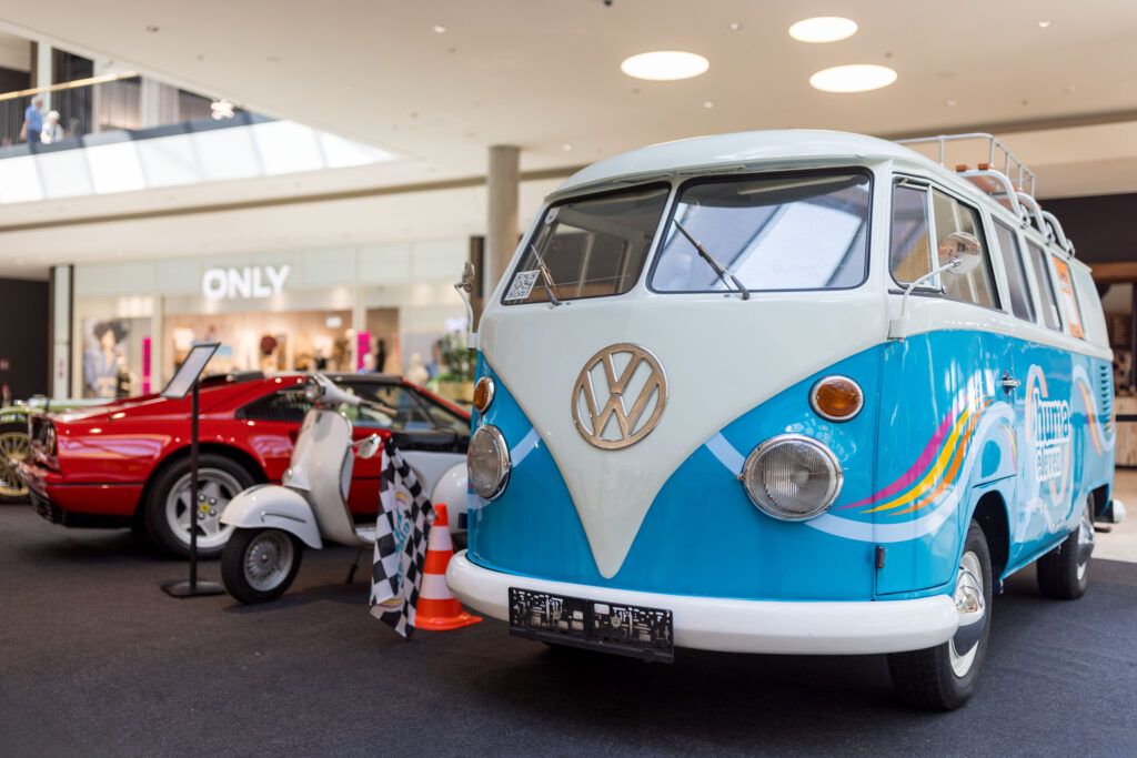 Klassiker wie VW-Bus, und Vespa stehen damals wie auch heute für ein kleines Stück Freiheit und Unabhängigkeit … © Robert Fritz