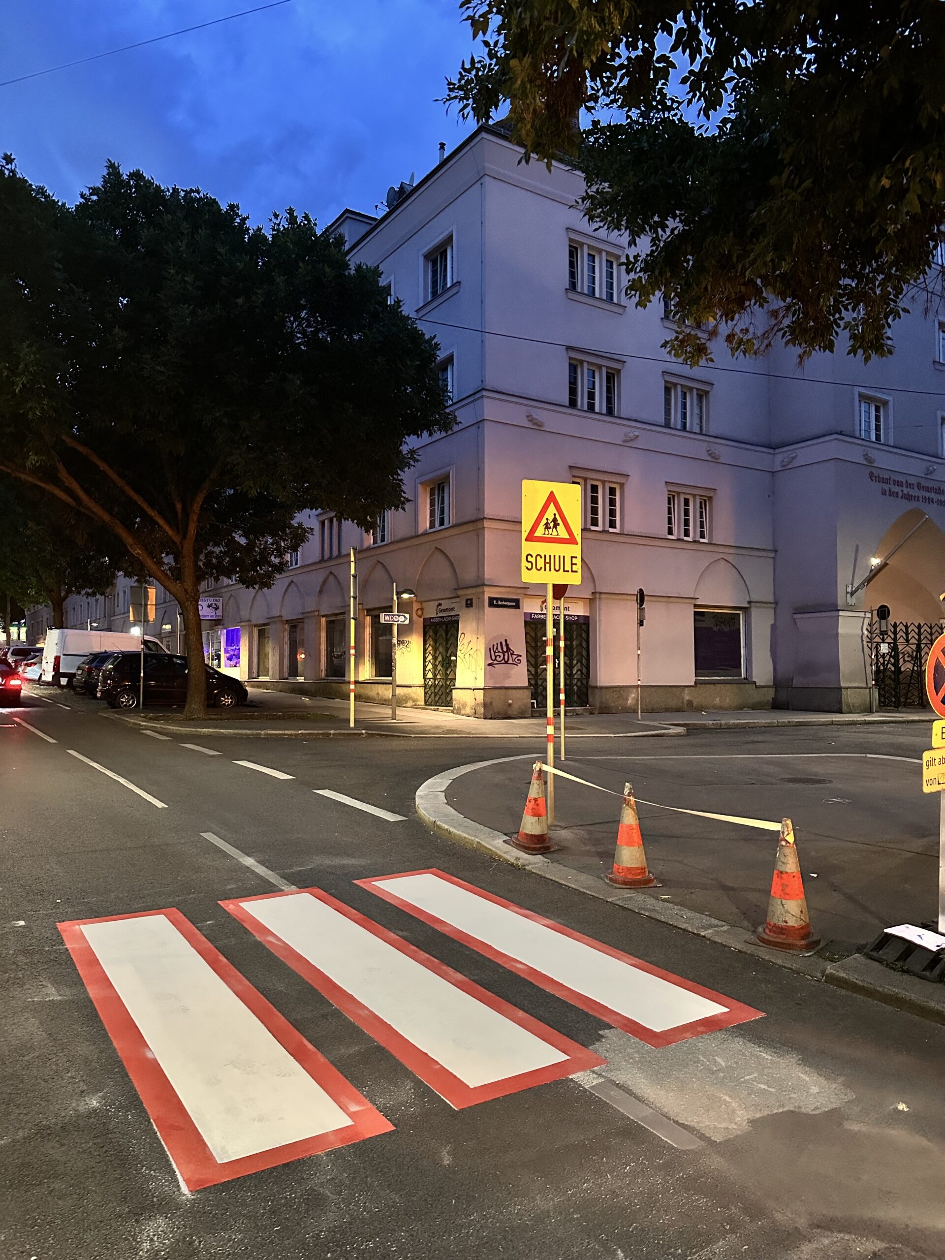 Bürgerwunsch umgesetzt: Neuer Schutzweg und Anwohnerparken